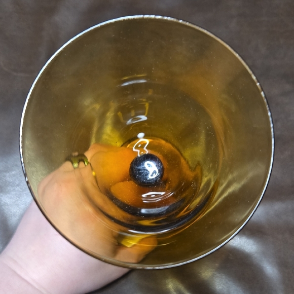 Elegant Amber Glass Vase - Picture 2 of 3